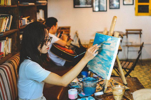 ilustrasi melukis (unsplash.com/Huynh Nguyen)