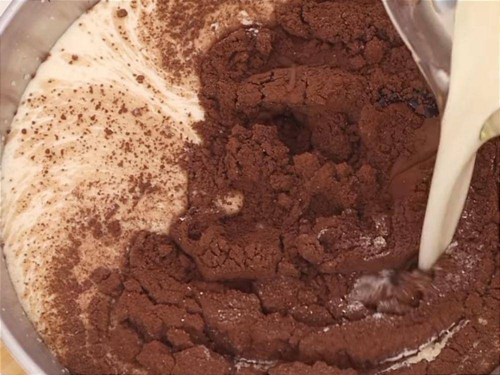 ilustrasi membuat adonan cake lava cokelat (instagram.com/ibueok.haura)