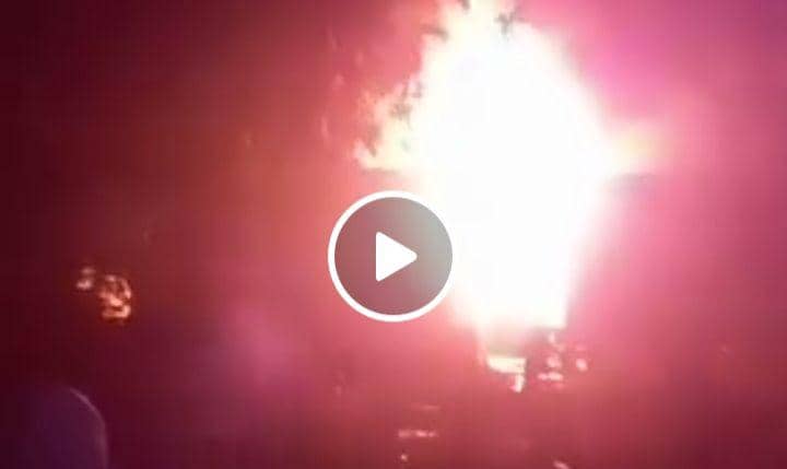 Tangkapan layar saat rumah pelaku di Desa Ngali Kecamatan Belo Kabupaten Bima saat terbakar (Dok/Istimewa)