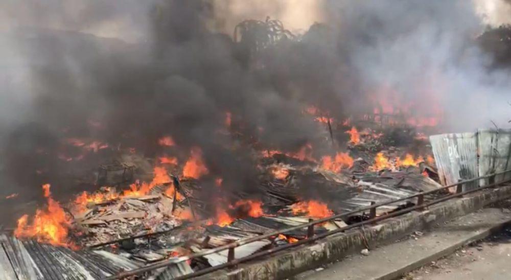 Ratusan Lapak Pemulung di Bekasi Terbakar, Mobil hingga Motor Hangus