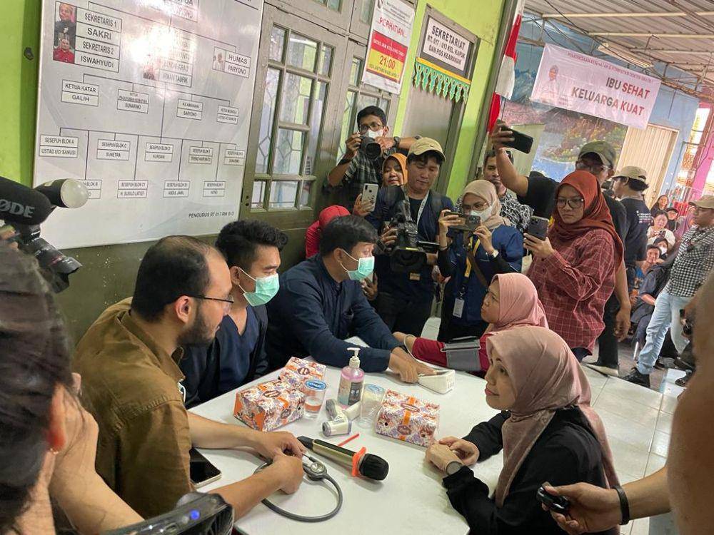 Istri calon presiden nomor urut 3 Ganjar Pranowo, Siti Atikoh blusukan menyapa warga Kapuk, Jakarta Barat, pada Rabu (13/12/2023) (IDN Times/Istimewa)