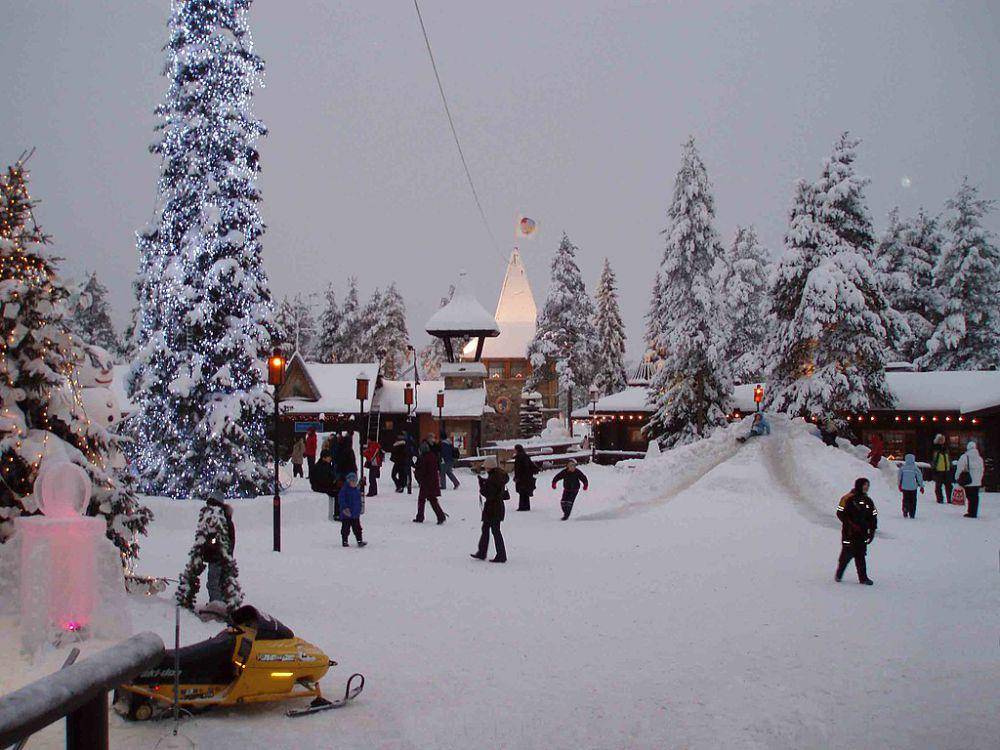 ilustrasi Natal di Rovaniemi (commons.wikimedia.org/Ulla)