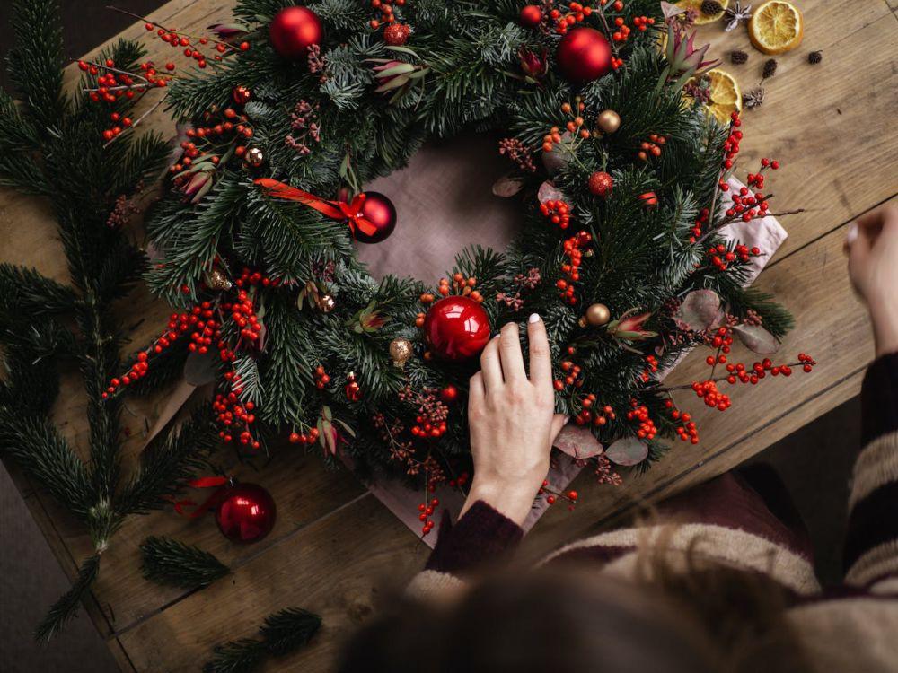 Makna Karangan Bunga Natal, Bukan Sekadar Dekorasi