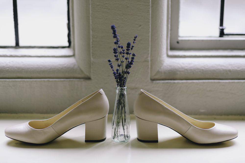 ilustrasi sepatu high heels (unsplash.com/Photos by Lanty)
