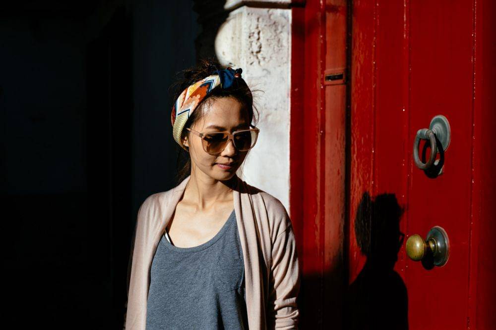 Ilustrasi outer lengan panjang atau cardigan yang bisa menemanimu traveling (Unsplash.com/Roberto Pansolli)
