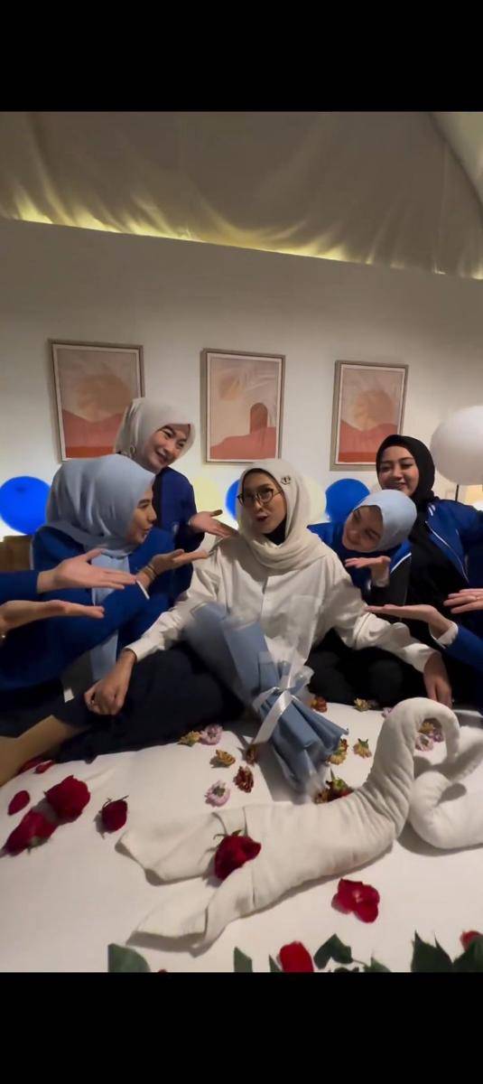 Kejutan ultah desy ratnasari (Instagram.com/iniriezka)