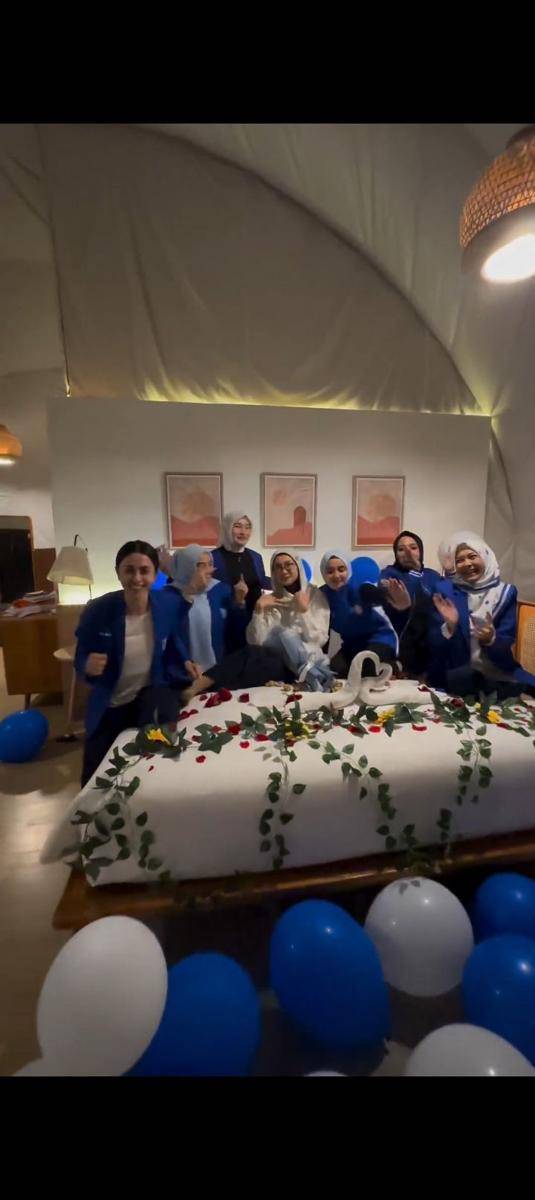 Kejutan ultah desy ratnasari (Instagram.com/iniriezka)