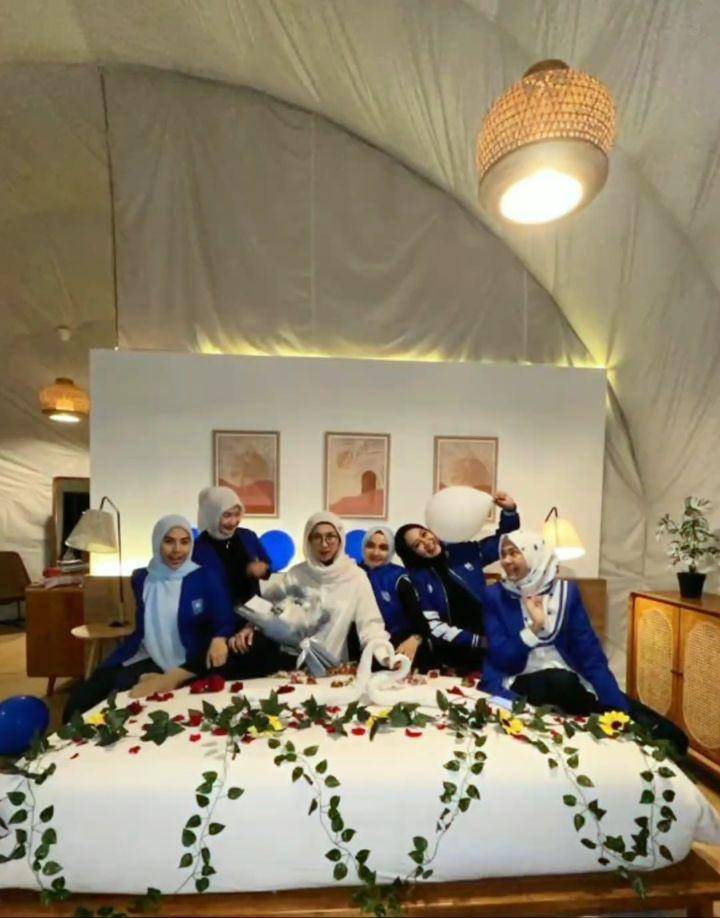 Kejutan ultah desy ratnasari (Instagram.com/iniriezka)