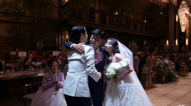 momen pernikahan Bae Doo Hoon Forstella dan Kang Yeon Jung (instagramm.com/weddingme_official)