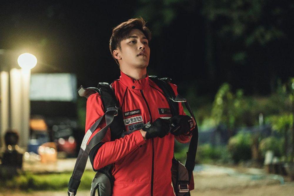 Cerita Sung Hoon Skydiving Beneran untuk Death's Game, Sampai 13 Kali!