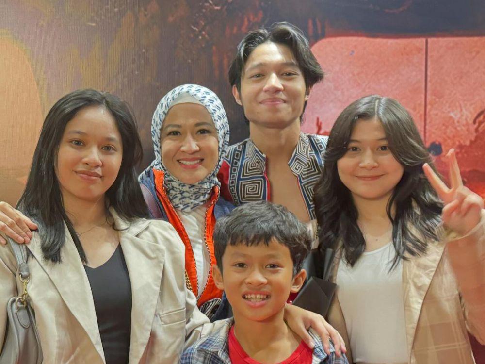 8 Momen Okie Agustina Hadiri Premiere Film Kiesha Alvaro