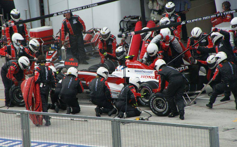Super Aguri membalap di Sepang pada 2008. (commons.wikimedia.org/Mohd Nor Azmil Abdul Rahman)