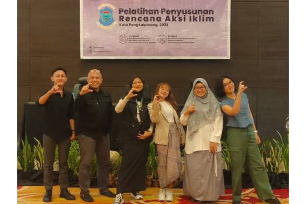 Pemenang kompetisi public speaking “Jadi Juara Lingkungan” mengikuti mengikuti Pelatihan Penyusunan Rencana Aksi Iklim. (dok. Eupop)
