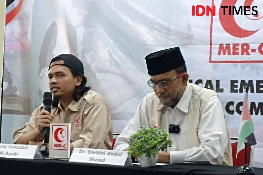 Konferensi pers kepulangan satu orang relawan Indonesia dari Gaza. (IDN Times/Amir Faisol)