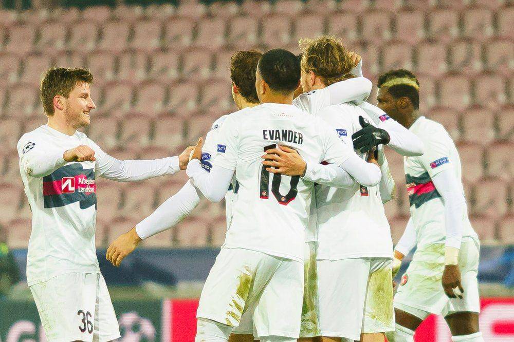 Para pemain FC Midtjylland merayakan gol di UCL 2020/2021. (twitter.com/fcmidtjylland)