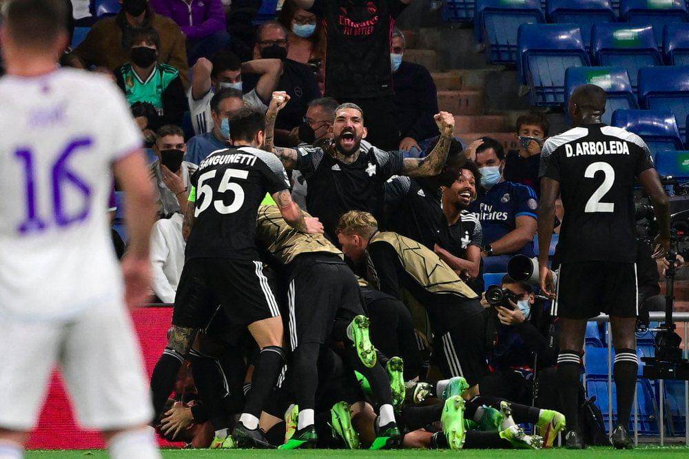 Sheriff Tiraspol merayakan kemenangan atas Real Madrid di UCL 2021/2022. (twitter.com/ChampionsLeague)