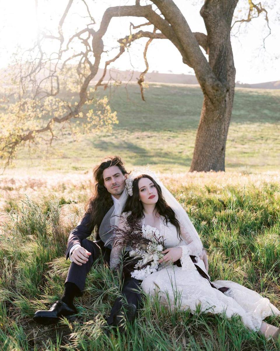 potret pernikahan Kat Dennings (instagram.com/katdenningsss)