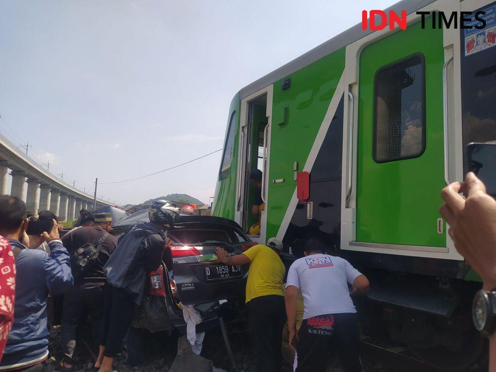Satu Korban Minibus Tertabrak KA Feeder Berhasil Lewati Masa Kritis
