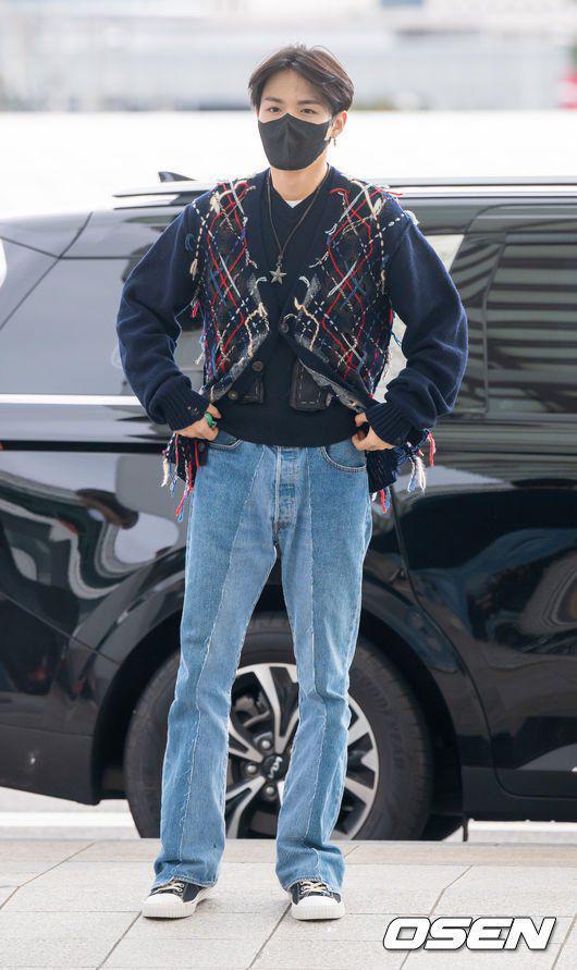 Doyoung TREASURE (m.news.nate.com/Park Jun Hyung)