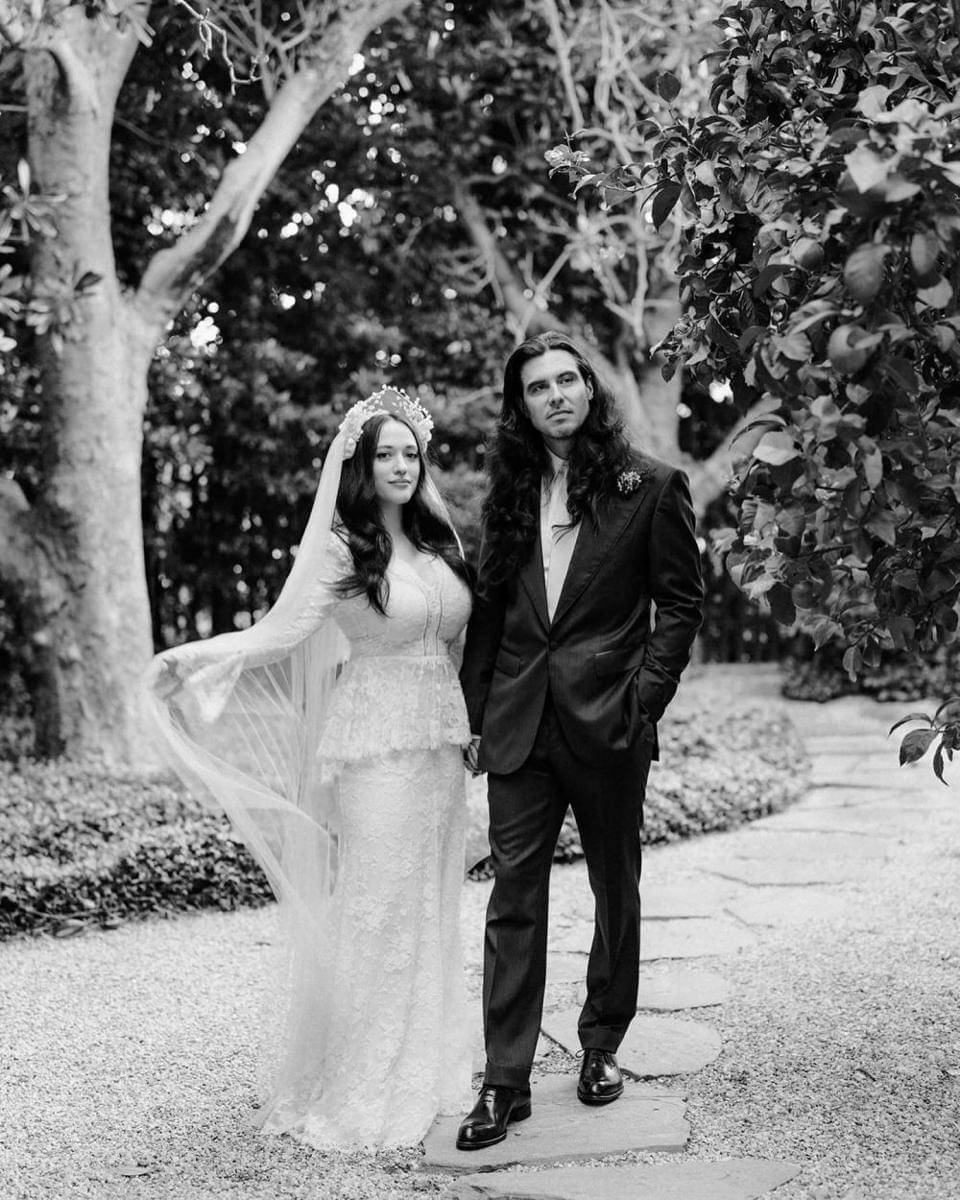 potret pernikahan Kat Dennings (instagram.com/katdenningsss)