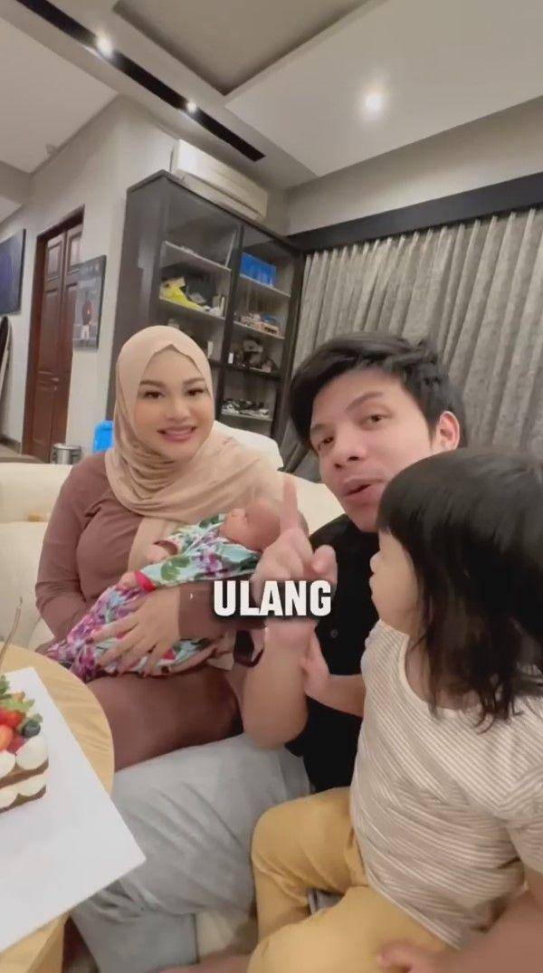 perayaan 1 bulan Azura (youtube.com/attahalilintar)