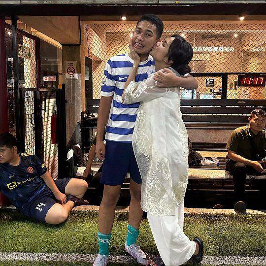 potret kebersamaan Azizah Salsha dan adik di lapangan sepak bola (instagram.com/acadumpie)