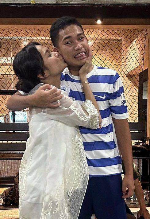 potret kebersamaan Azizah Salsha dan adik di lapangan sepak bola (instagram.com/acadumpie)