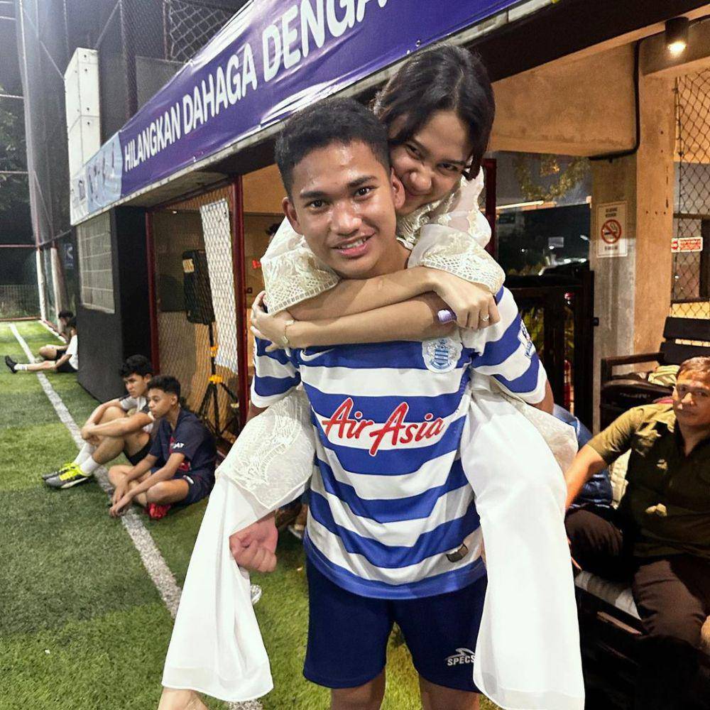 potret kebersamaan Azizah Salsha dan adik di lapangan sepak bola (instagram.com/acadumpie)