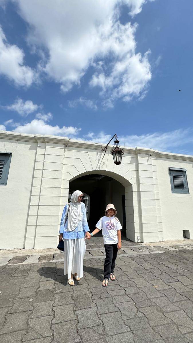 potret Shireen Sungkar dan Adam kunjungi tempat bersejarah di Yogyakarta (instagram.com/shireensungkar)