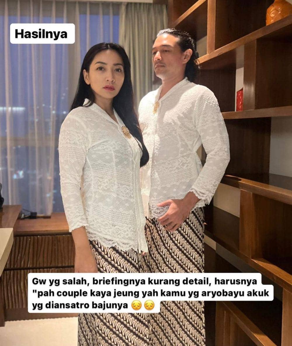 potret Hesti Purwadinata dan Edo Borne cosplay jadi Jeng Yah (instagram.com/hestipurwadinata)