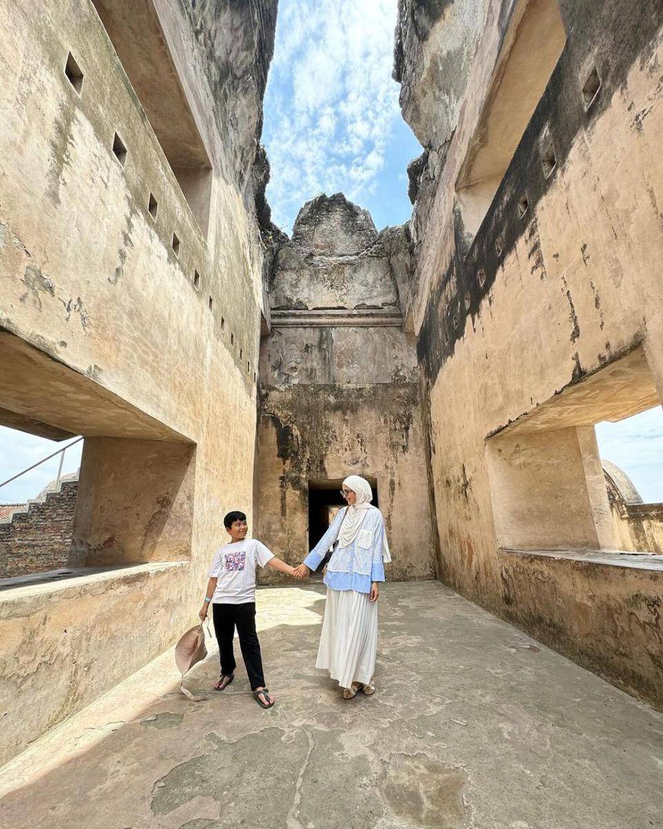 potret Shireen Sungkar dan Adam kunjungi tempat bersejarah di Yogyakarta (instagram.com/shireensungkar)