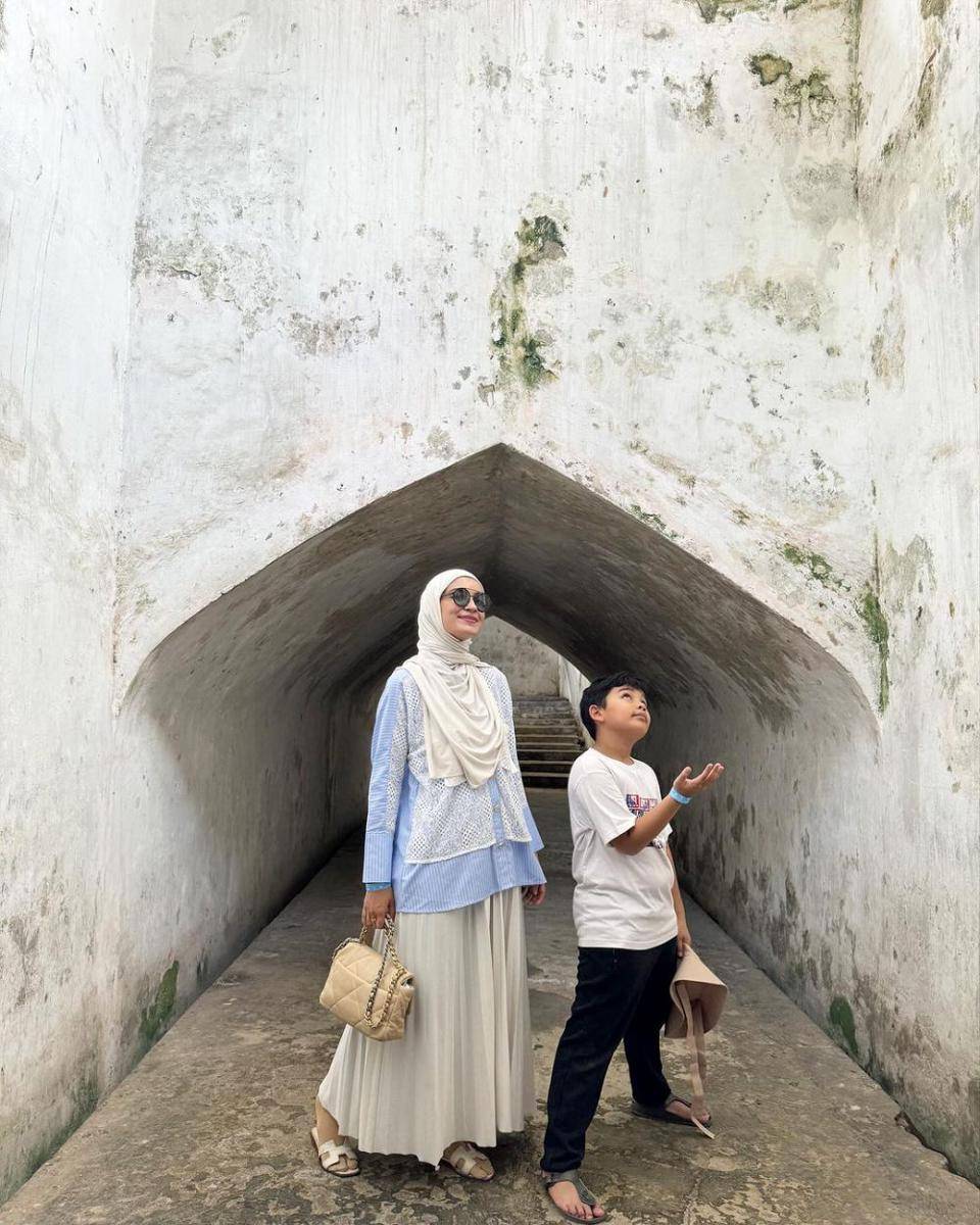 potret Shireen Sungkar dan Adam kunjungi tempat bersejarah di Yogyakarta (instagram.com/shireensungkar)