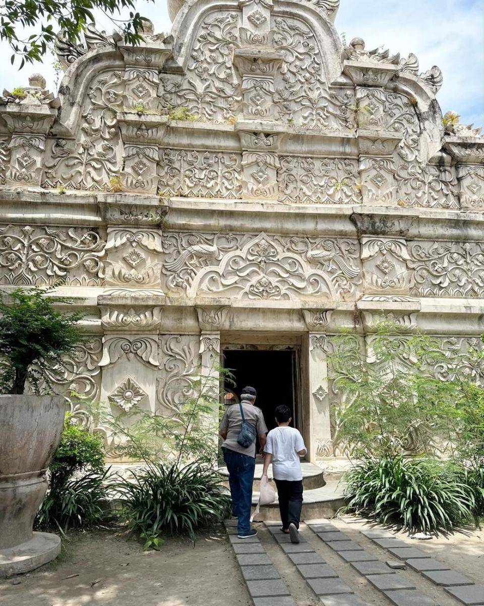 potret Shireen Sungkar dan Adam kunjungi tempat bersejarah di Yogyakarta (instagram.com/shireensungkar)