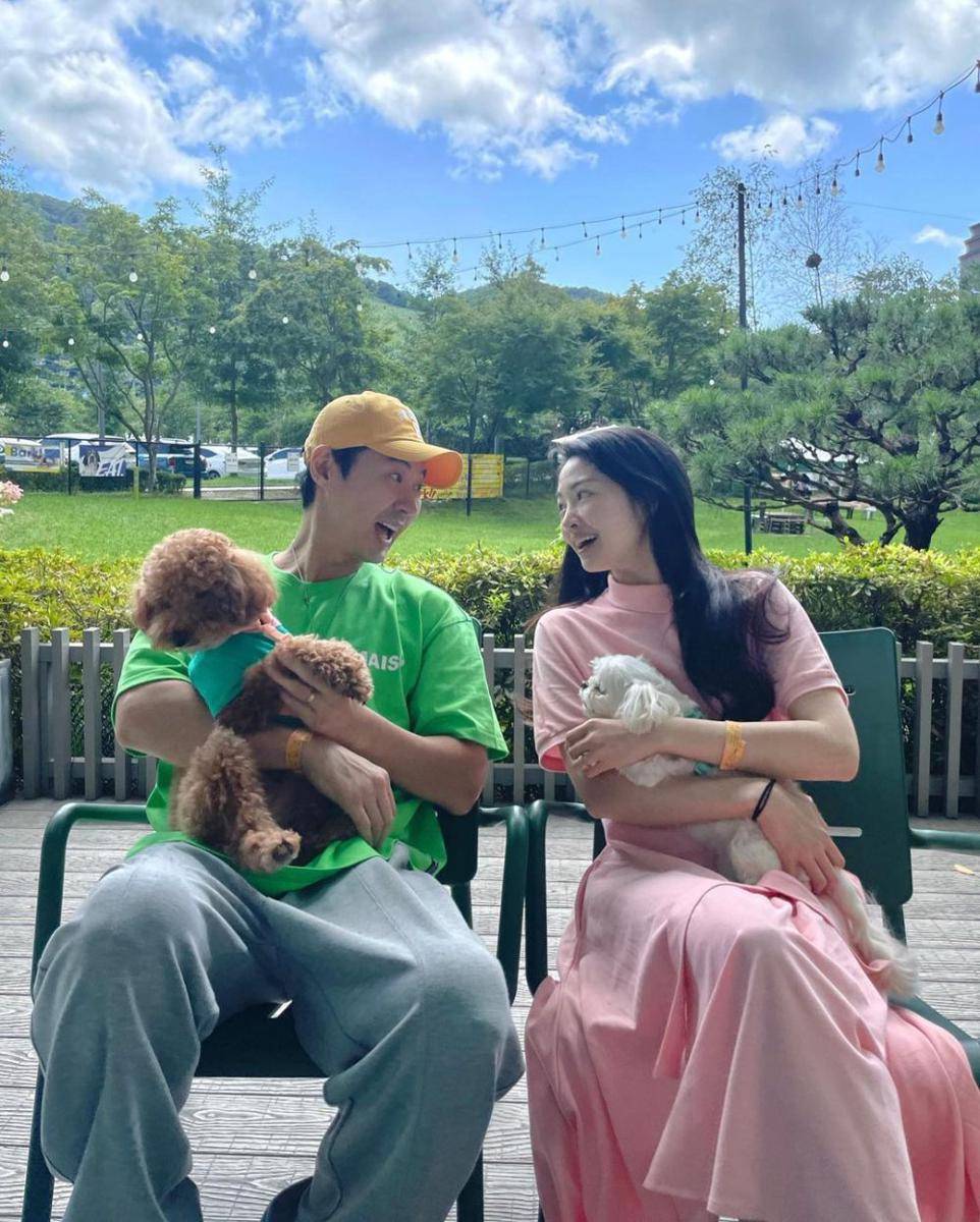potret Junjin SHINHWA dan Ryu Yi Seo (instagram.com/yiseo0913)
