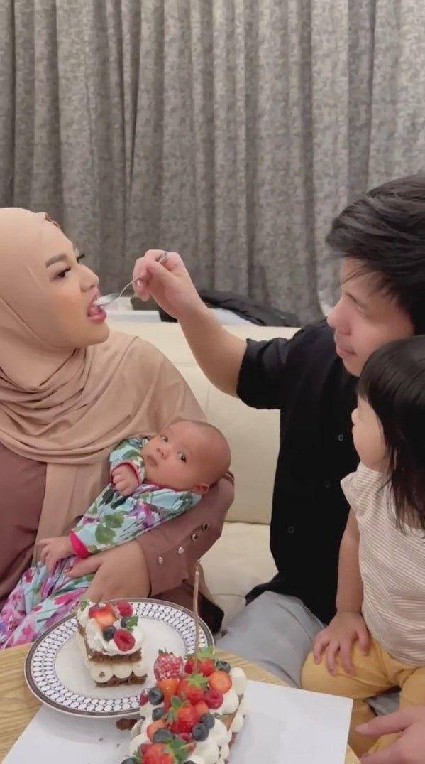 perayaan 1 bulan Azura (youtube.com/attahalilintar)