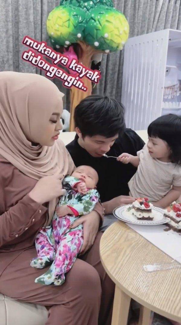 perayaan 1 bulan Azura (youtube.com/attahalilintar)