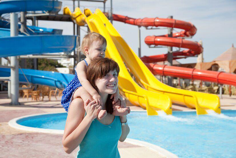 5 Tips Barang Bawaan Tetap Aman Saat Berlibur di Waterpark