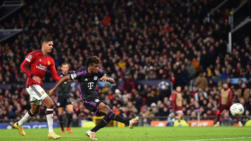 Kingsley Coman (kanan) membobol gawang MU. (uefa.com)