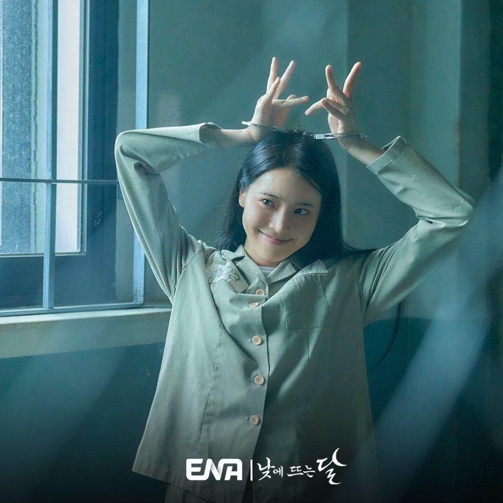 Jung Shin Hye di balik layar Moon in the Day (twitter.com/channel_ENA)