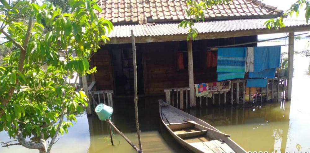 Banjir yang melanda wilayah perairan Sungai Komering akibat tingginya intensitas hujan dan limpahan air dari hulu sungai komering (Dok: istimewa)