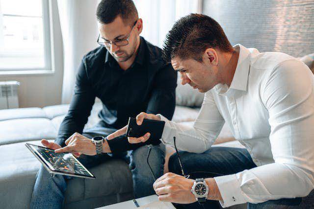 Fokus langsung pada topik yang dibahas (Pexels.com/AlphaTradeZone)