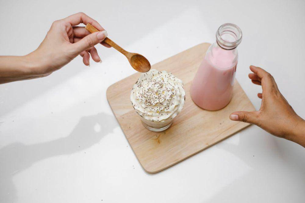 ilustrasi taburan chia seeds di atas smoothie (pexels.com/Charlotte May)