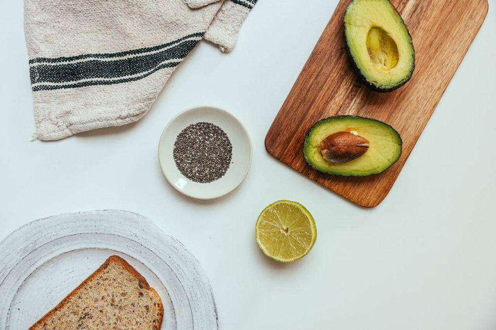 ilustrasi chia seeds sebagai sumber protein (pexels.com/Cup of Couple)