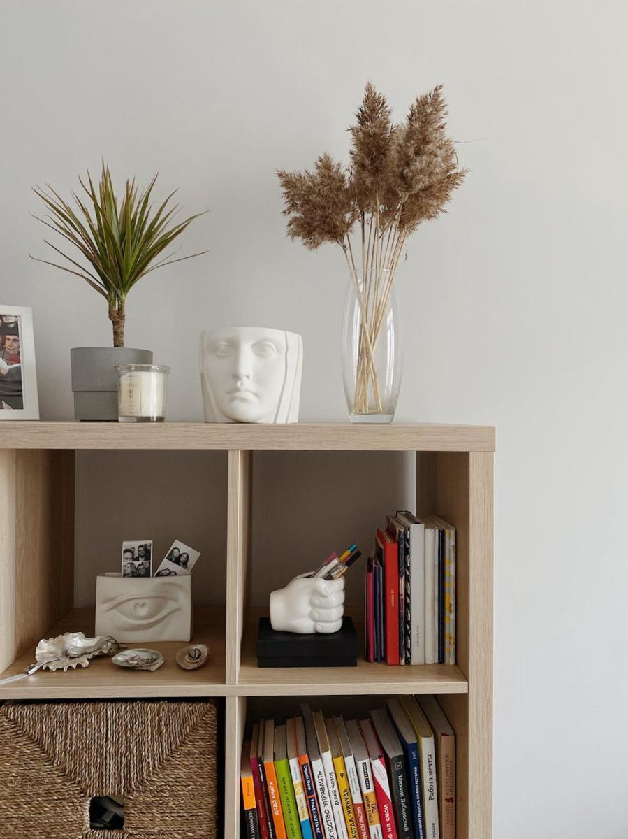 inspirasi tata letak rak buku (pexels.com/Marina Akimova)