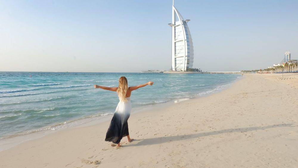 ilustrasi liburan musim panas di Dubai (pexels.com/id-id/@thelazyartist)