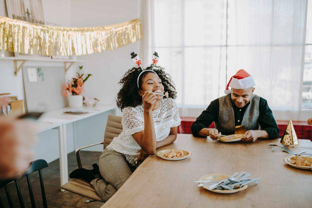 ilustrasi merayakan natal bersama keluarga (pexels.com/RDNE Stock project)