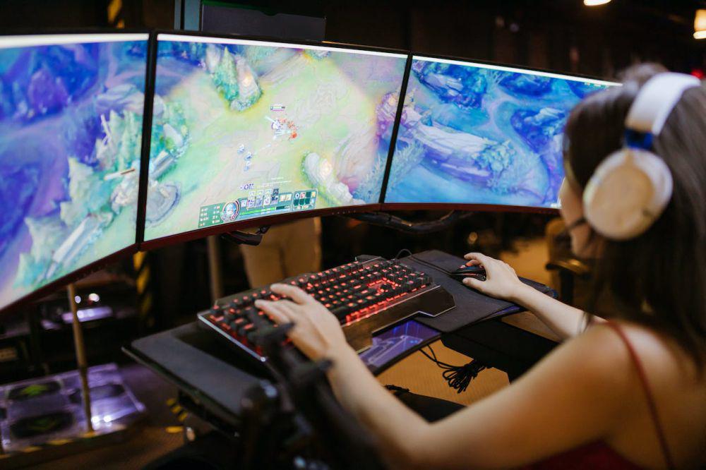 5 Bagian PC yang Paling Menentukan Performa saat Bermain Game FPS