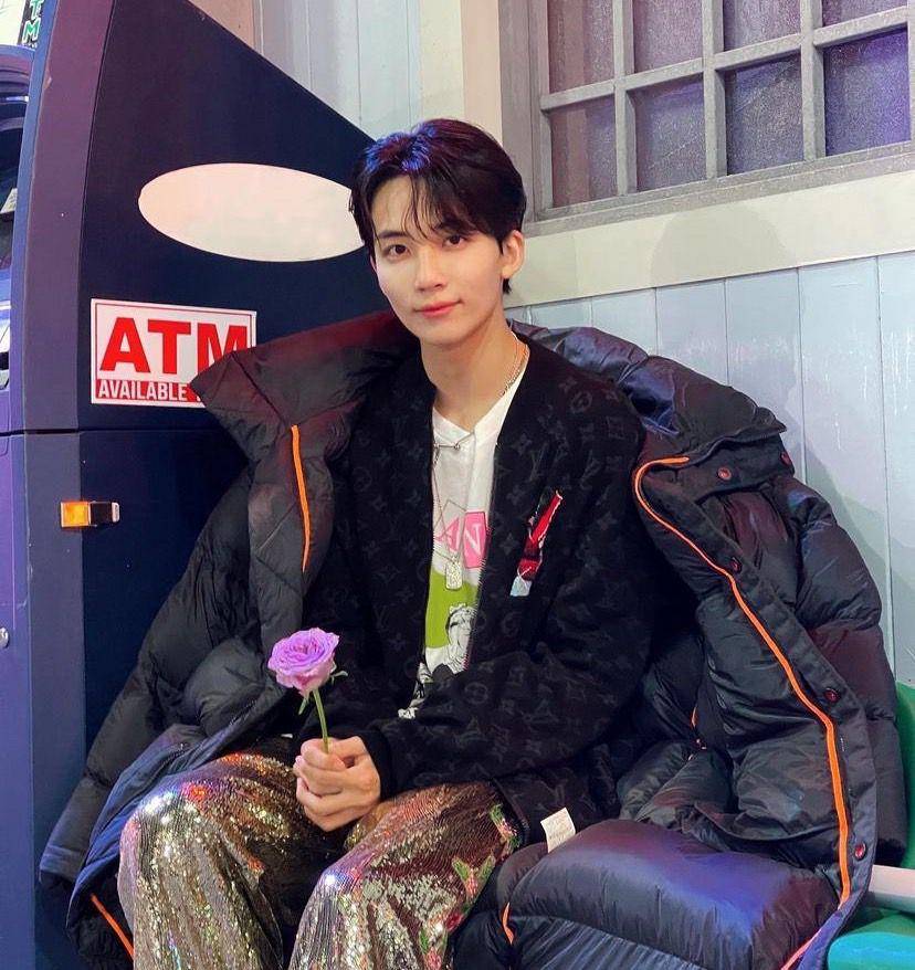 potret Jeonghan Seventeen (instagram.com/jeonghaniyoo_n)