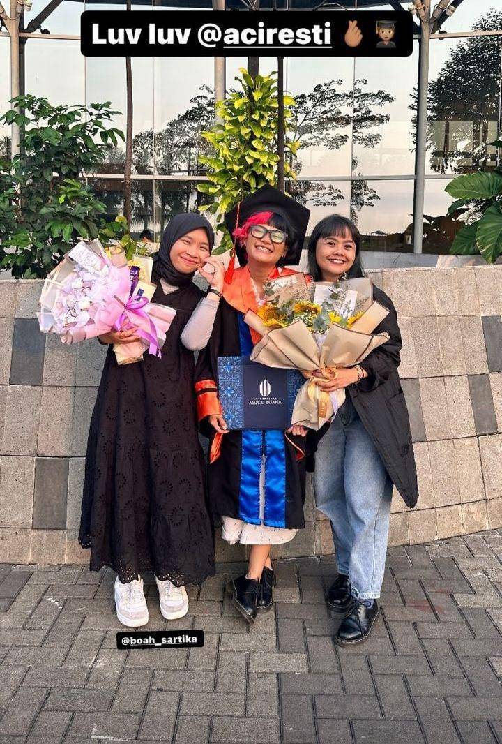 Aci resti wisuda (Instagram.com/boah_sartika)
