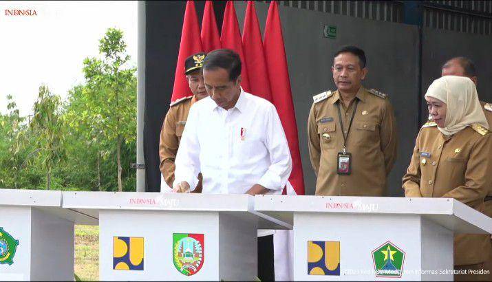 Jokowi saat meresmikan TPA Supit Turang Malang. (Dok.. Setneg RI)